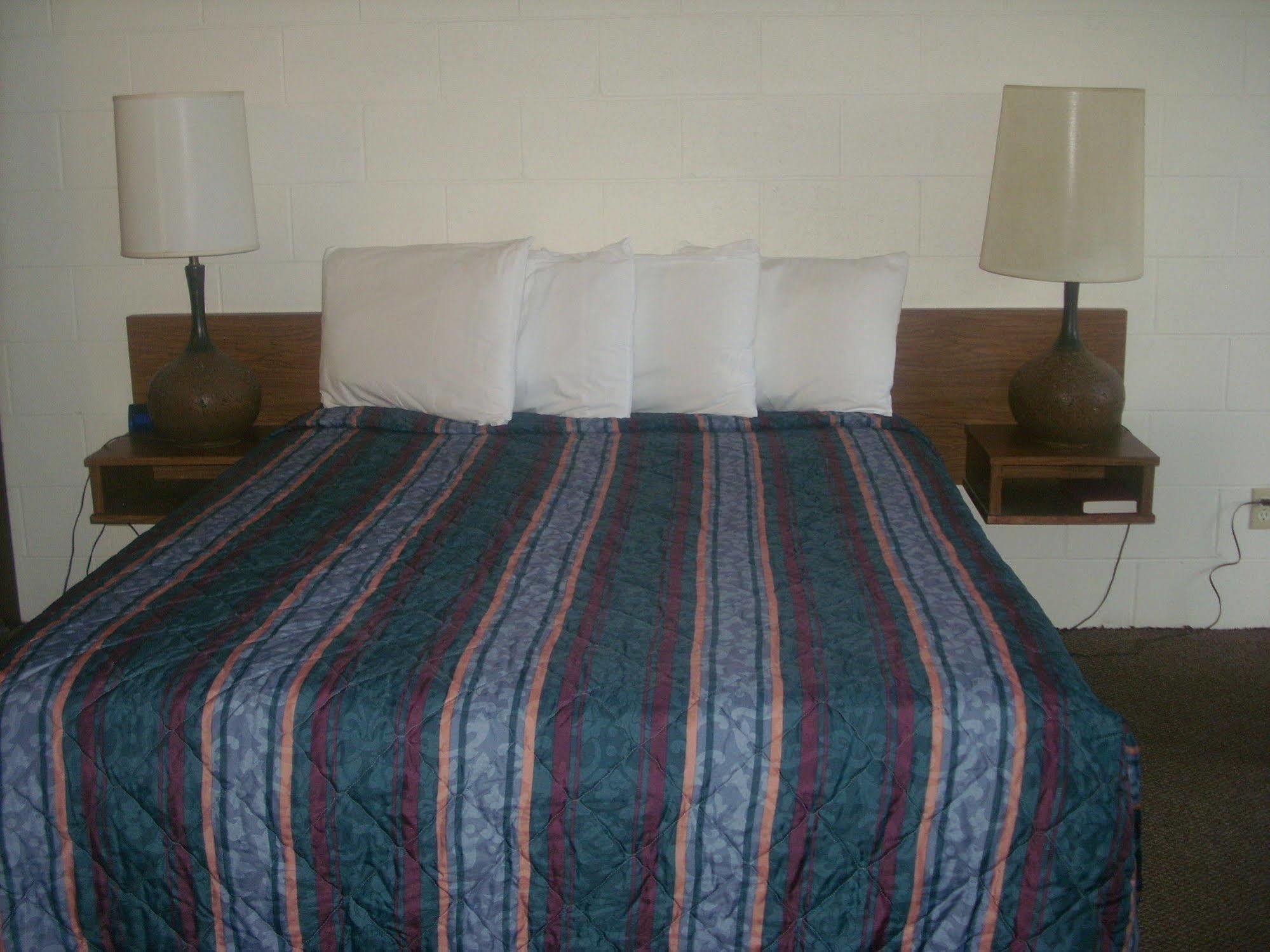 M&M Motel Connell Екстериор снимка