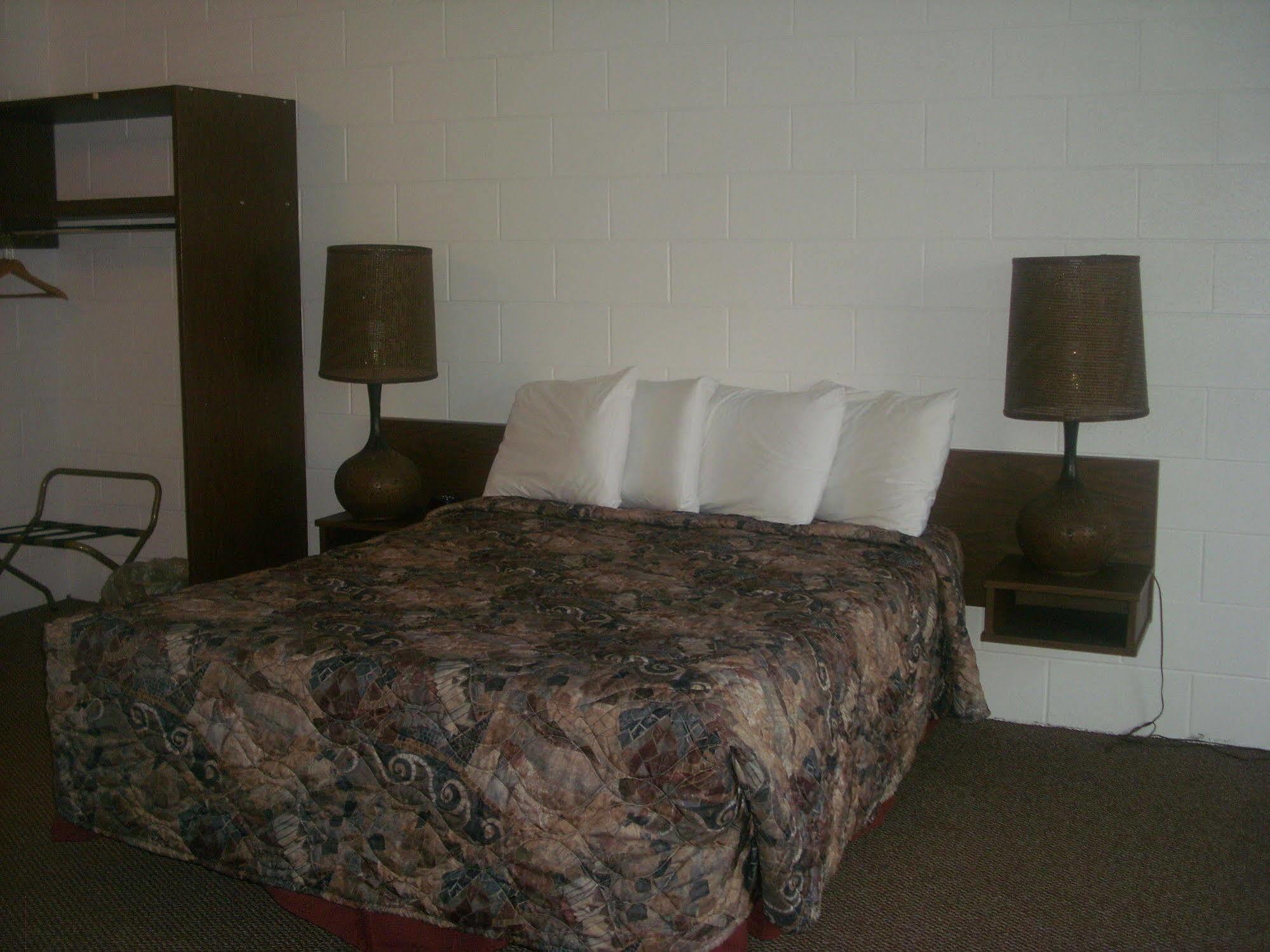 M&M Motel Connell Екстериор снимка