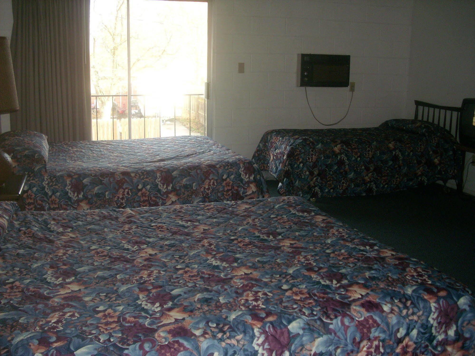 M&M Motel Connell Екстериор снимка
