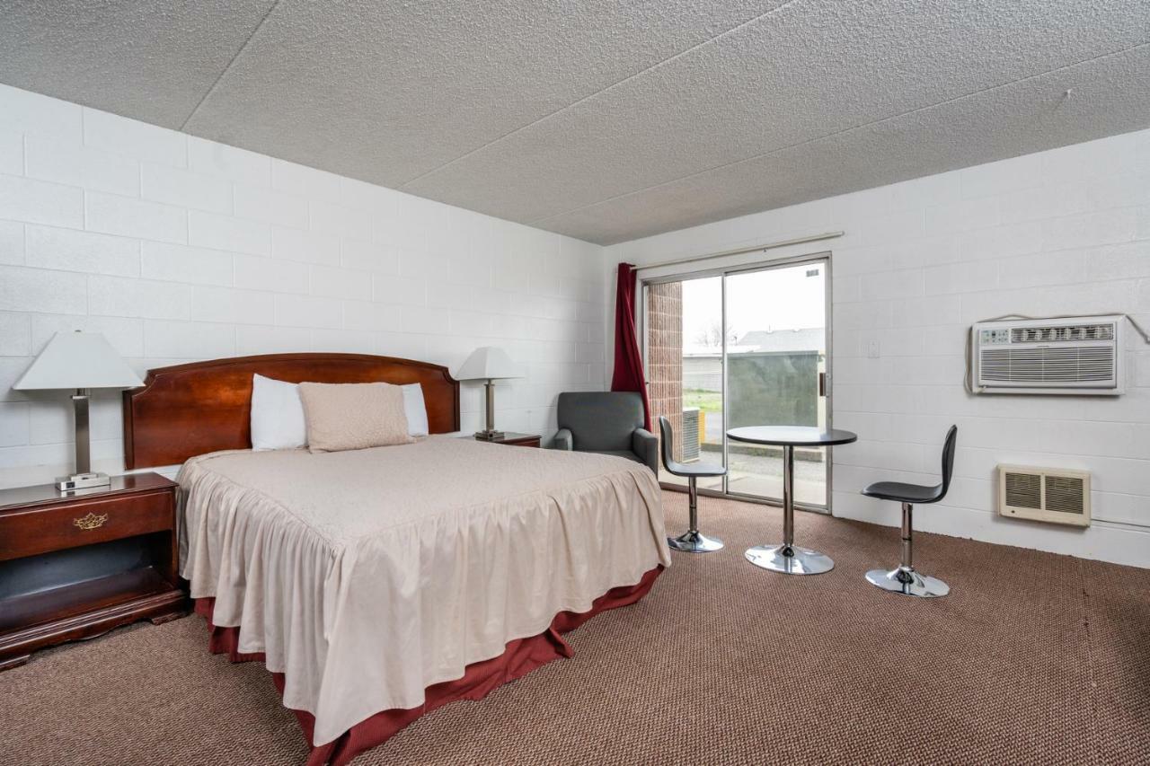 M&M Motel Connell Екстериор снимка