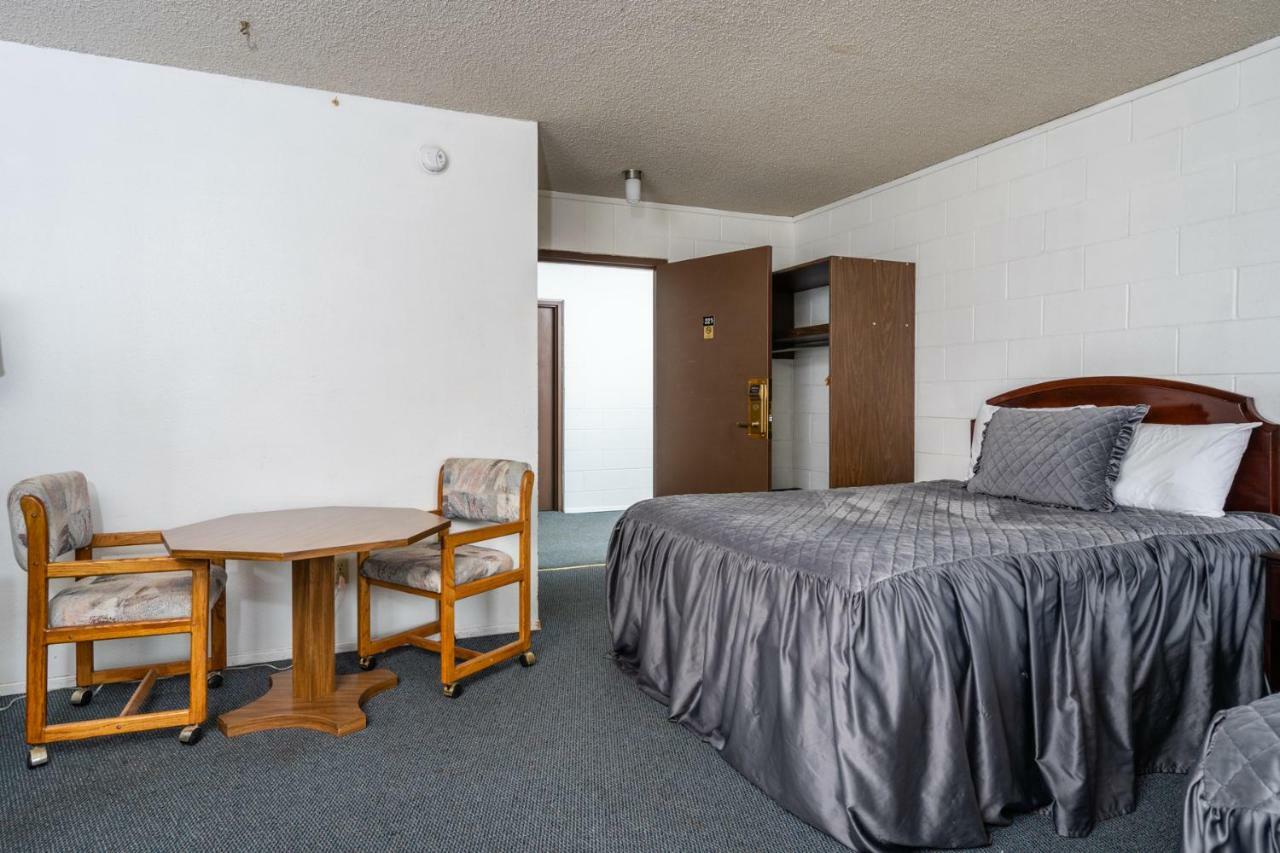 M&M Motel Connell Екстериор снимка