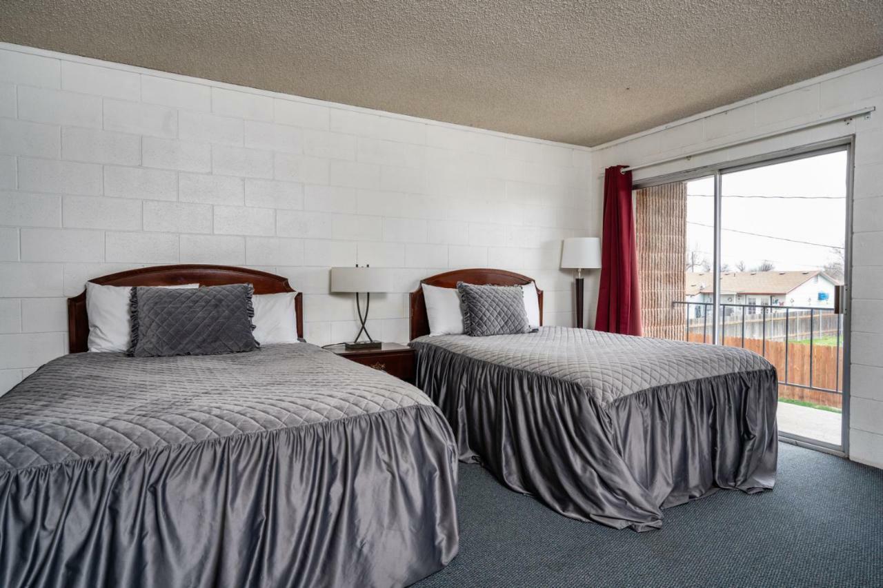M&M Motel Connell Екстериор снимка