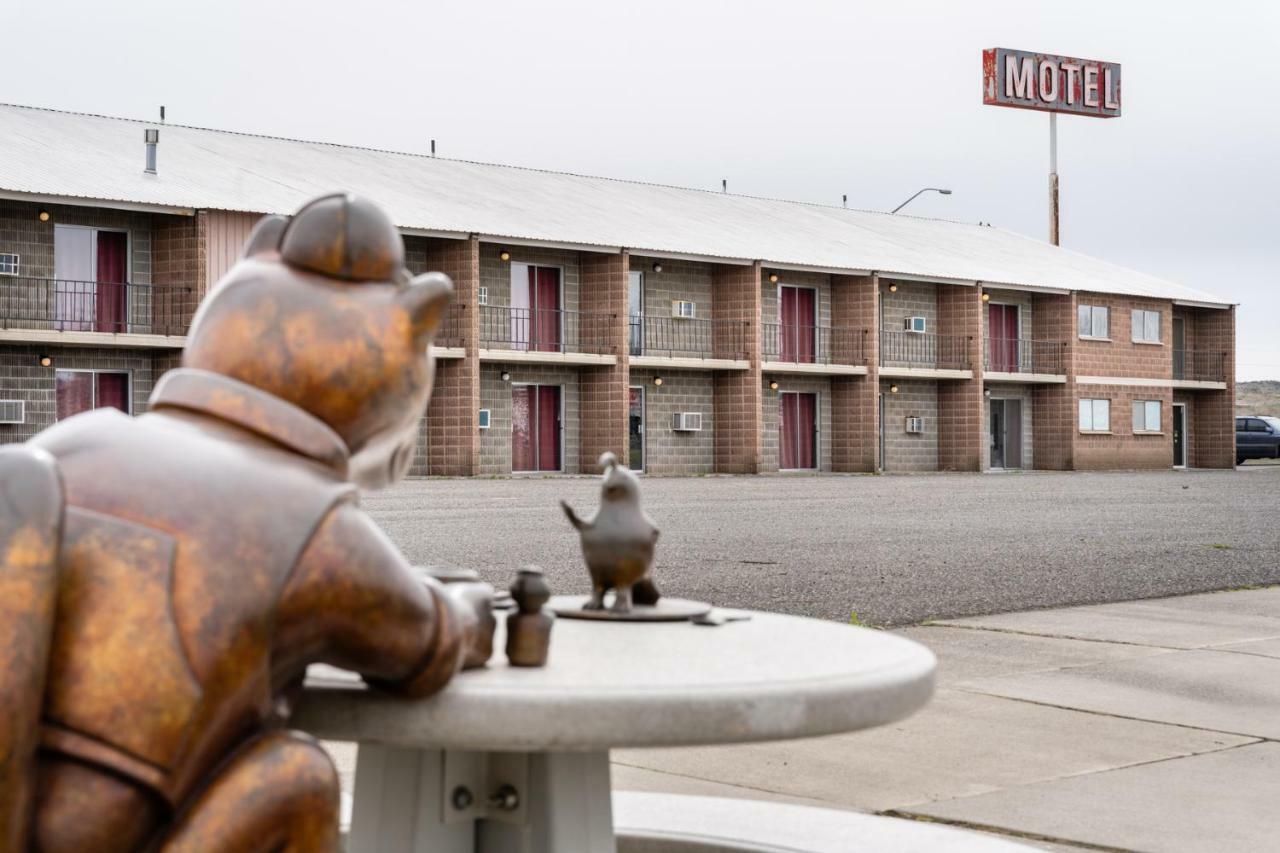 M&M Motel Connell Екстериор снимка